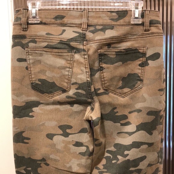 Love Fire Size 9 Camo Strech skinny jeans super stretchy. - Picture 4 of 10